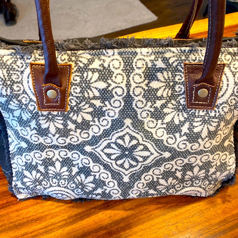 Patterned Gray and White Tote Bag with Brown Handles